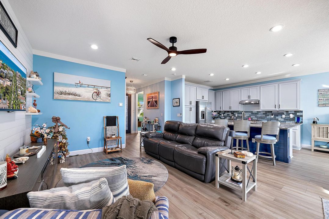 待售: $404,900 (2 贝兹, 2 浴室, 1355 平方英尺)