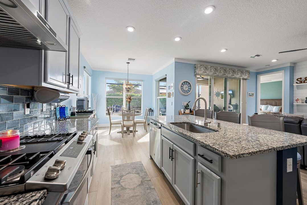 待售: $404,900 (2 贝兹, 2 浴室, 1355 平方英尺)