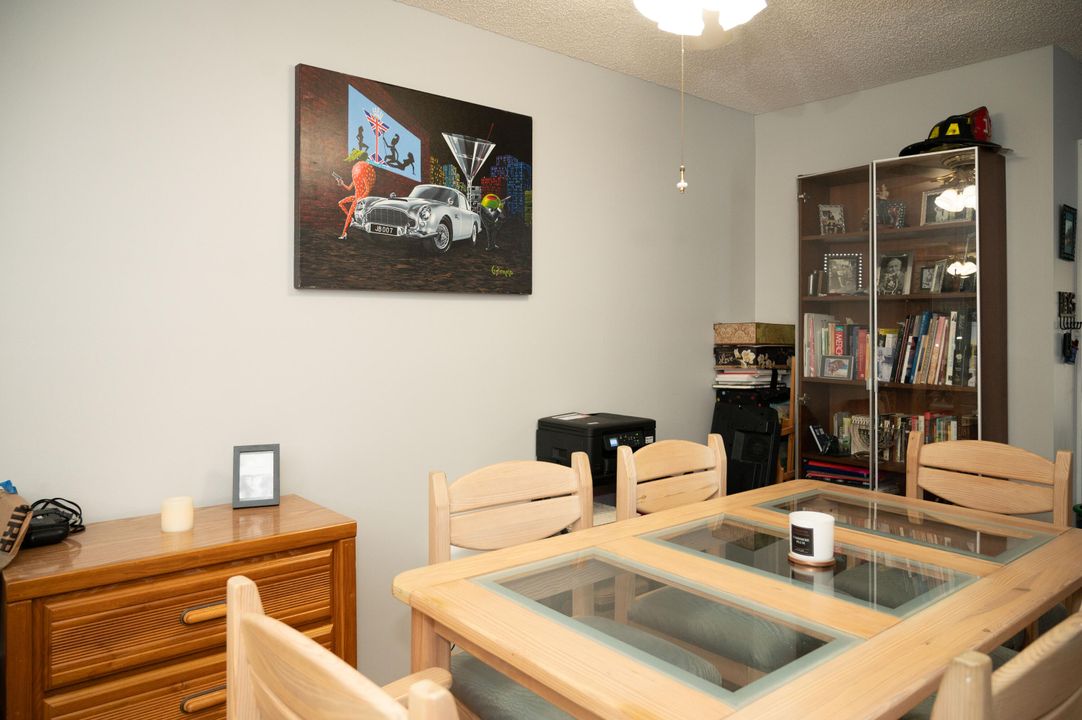 For Sale: $230,000 (2 beds, 2 baths, 1023 Square Feet)