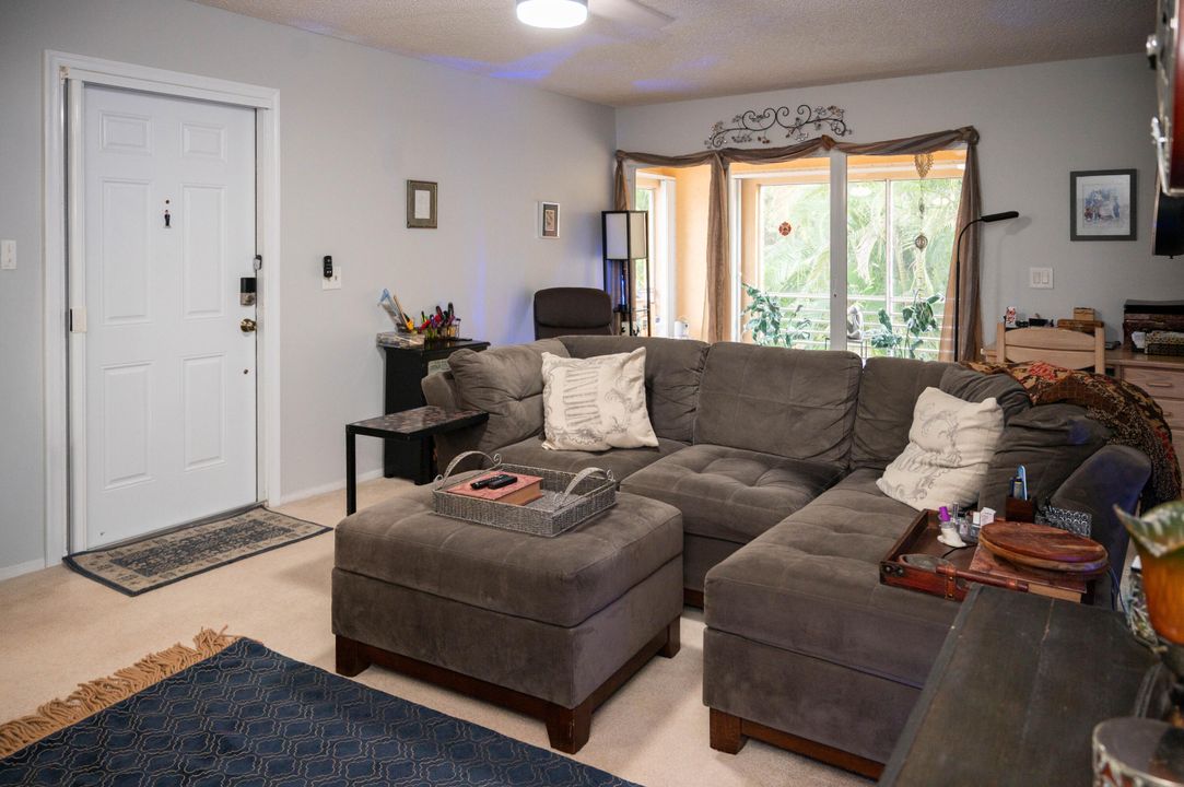 For Sale: $230,000 (2 beds, 2 baths, 1023 Square Feet)