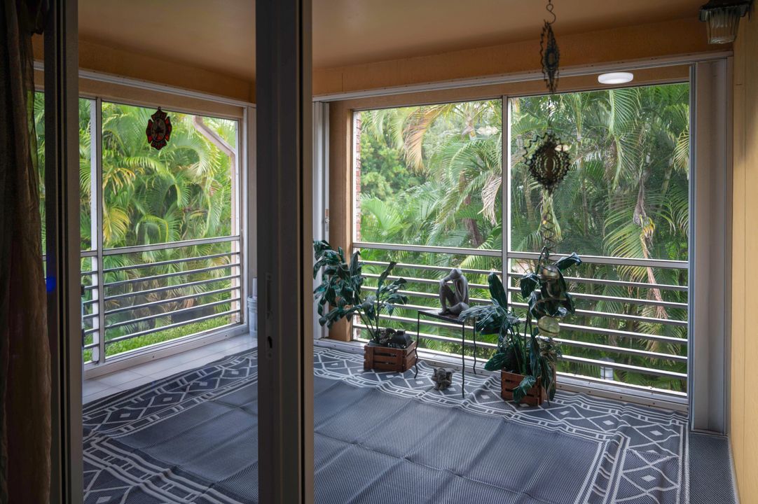 For Sale: $230,000 (2 beds, 2 baths, 1023 Square Feet)