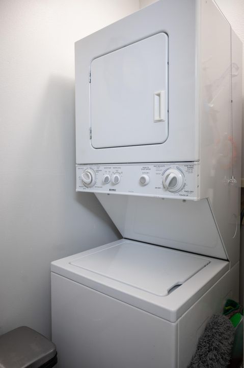 For Sale: $230,000 (2 beds, 2 baths, 1023 Square Feet)