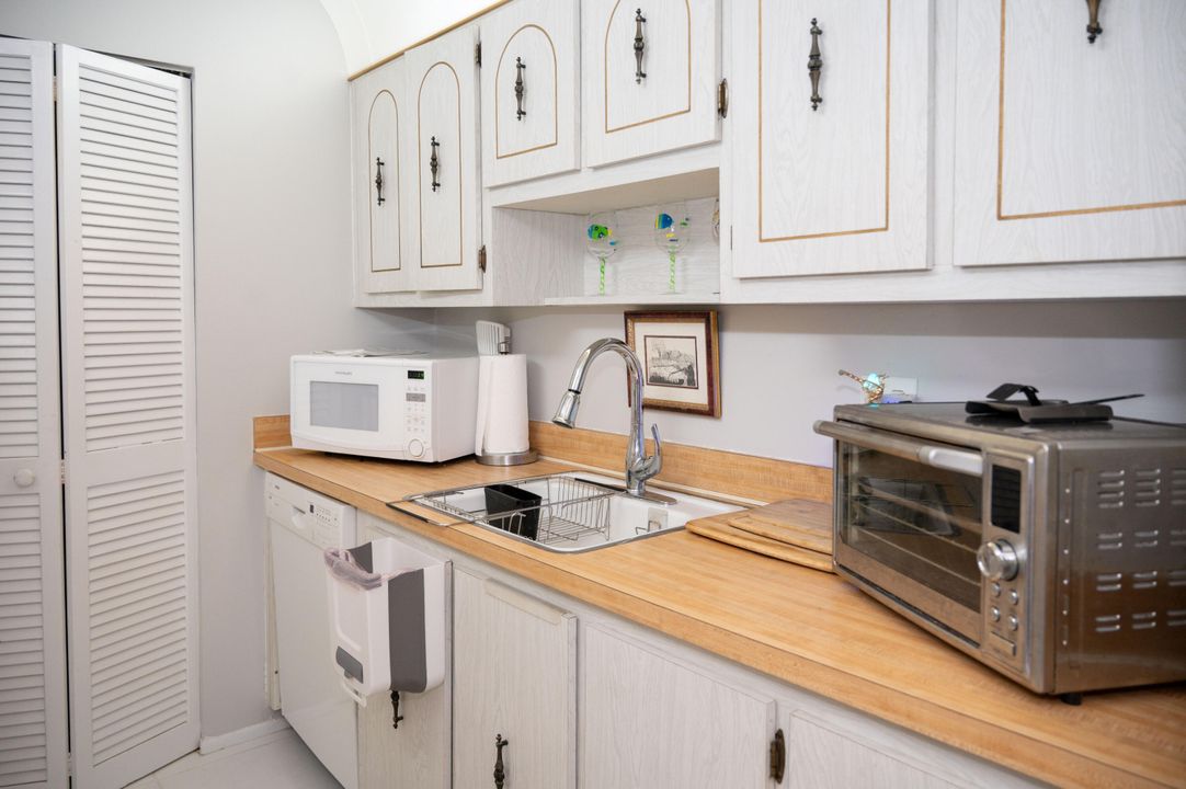 For Sale: $230,000 (2 beds, 2 baths, 1023 Square Feet)