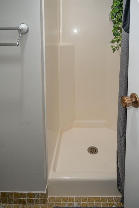 For Sale: $230,000 (2 beds, 2 baths, 1023 Square Feet)