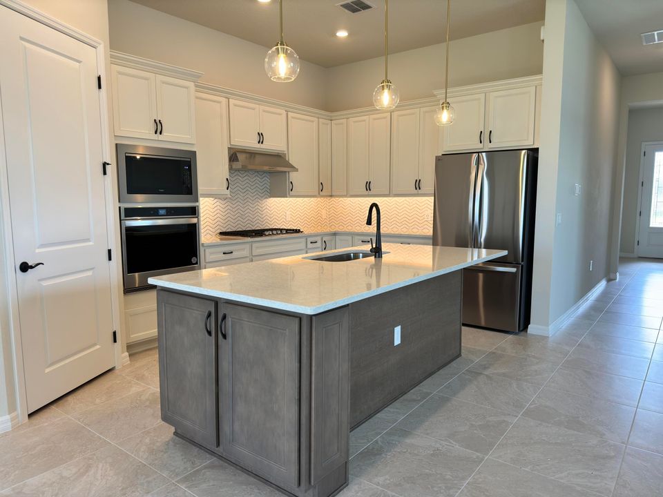 En Renta: $4,350 (3 camas, 3 baños, 2258 Pies cuadrados)