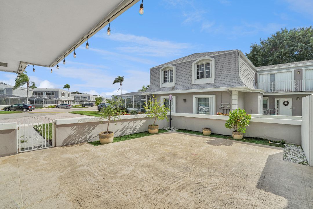 For Sale: $400,000 (3 beds, 2 baths, 1848 Square Feet)