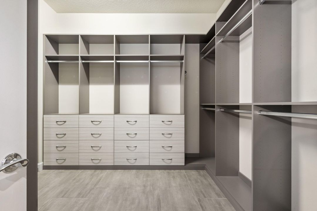 待售: $2,390,000 (6 贝兹, 4 浴室, 4553 平方英尺)