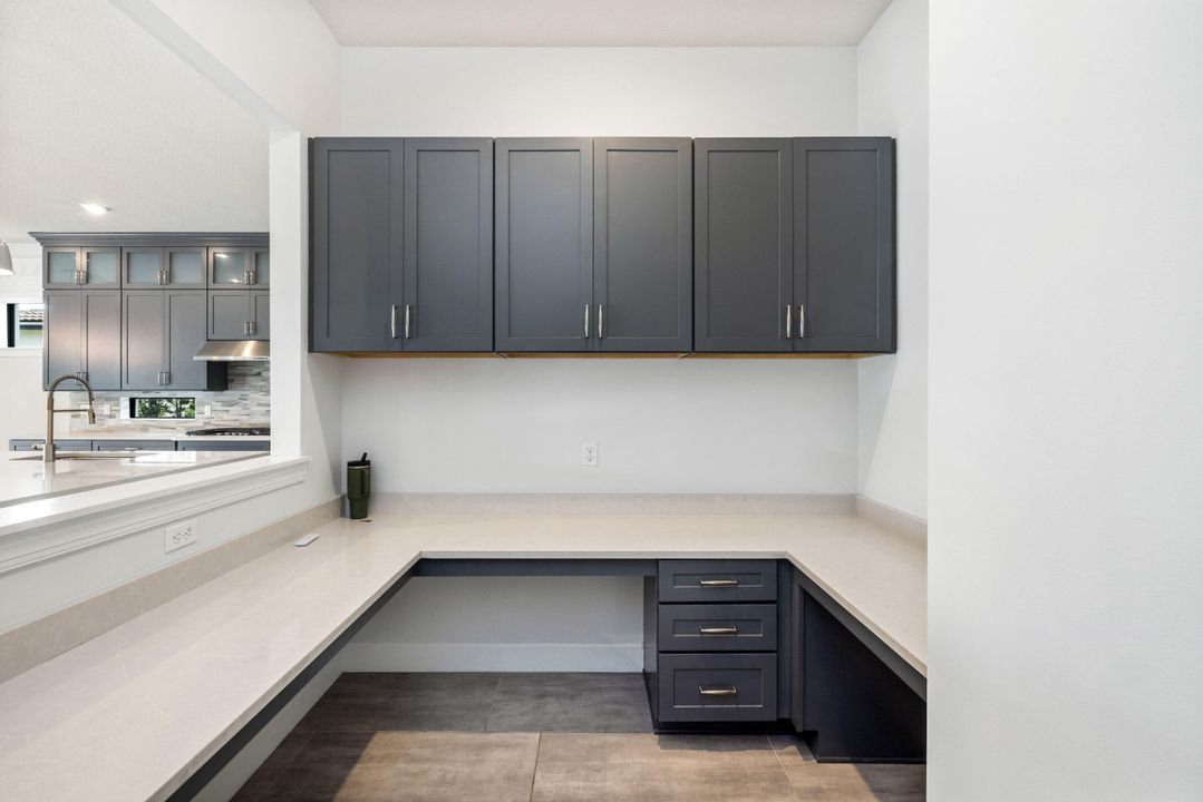 待售: $2,390,000 (6 贝兹, 4 浴室, 4553 平方英尺)