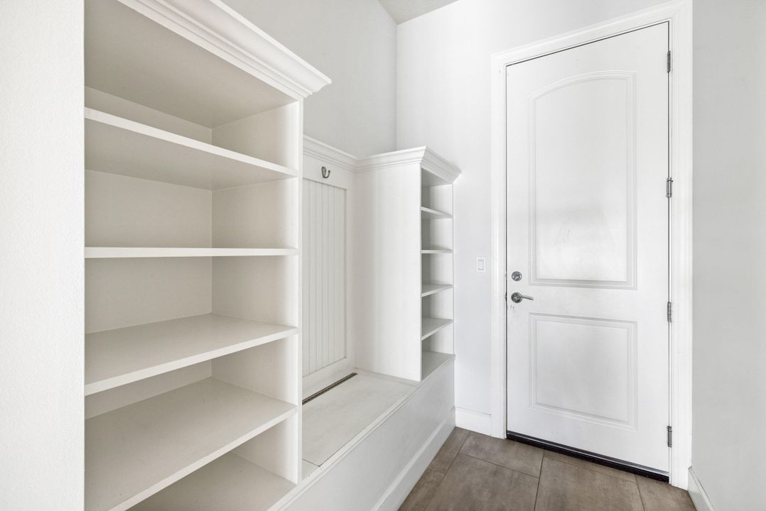 待售: $2,390,000 (6 贝兹, 4 浴室, 4553 平方英尺)