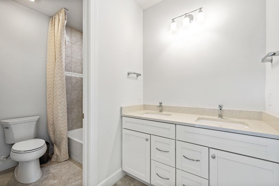 待售: $2,390,000 (6 贝兹, 4 浴室, 4553 平方英尺)