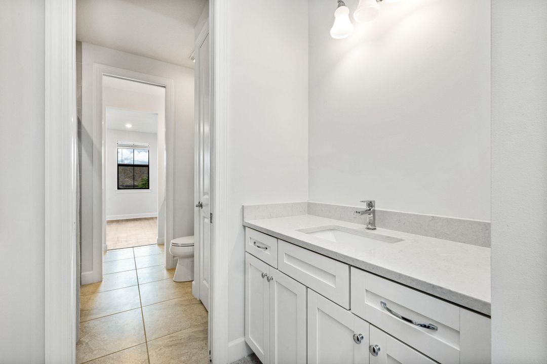 待售: $2,390,000 (6 贝兹, 4 浴室, 4553 平方英尺)