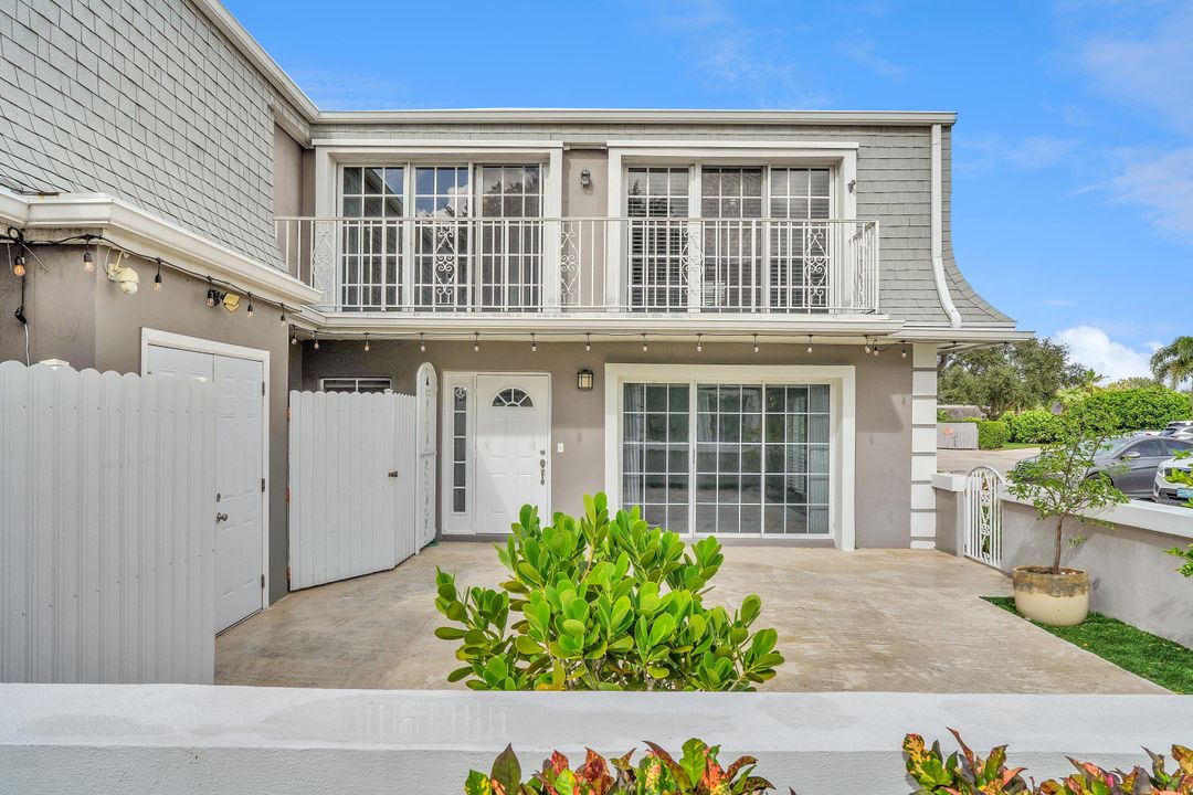 For Sale: $400,000 (3 beds, 2 baths, 1848 Square Feet)