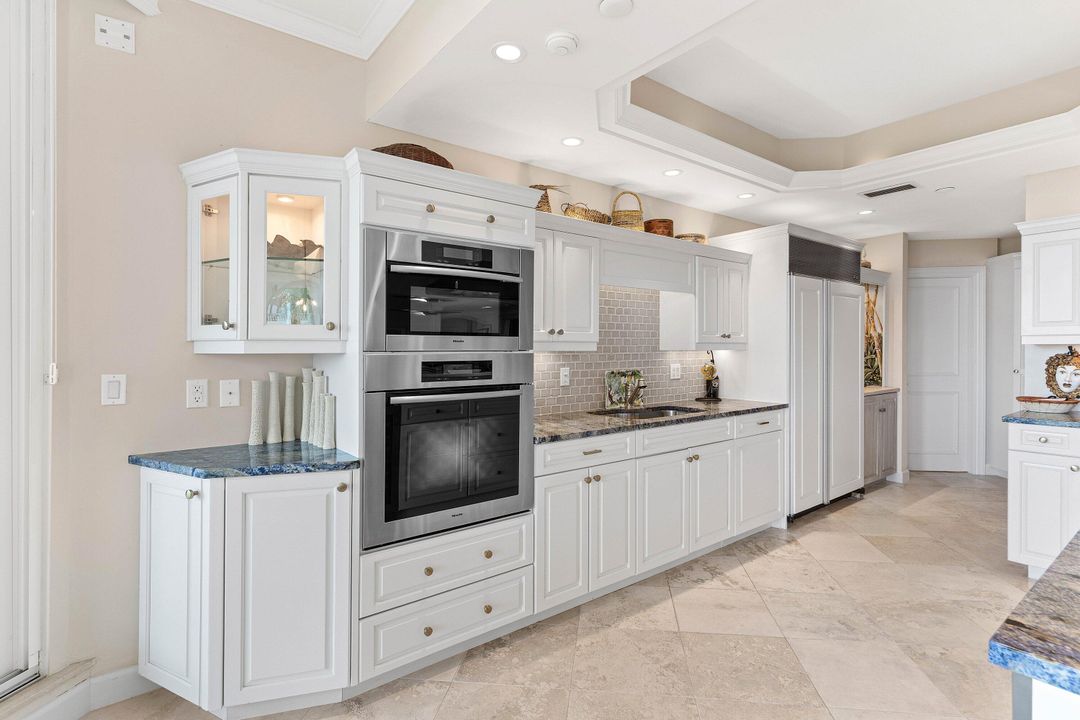 For Sale: $2,900,000 (3 beds, 3 baths, 2631 Square Feet)