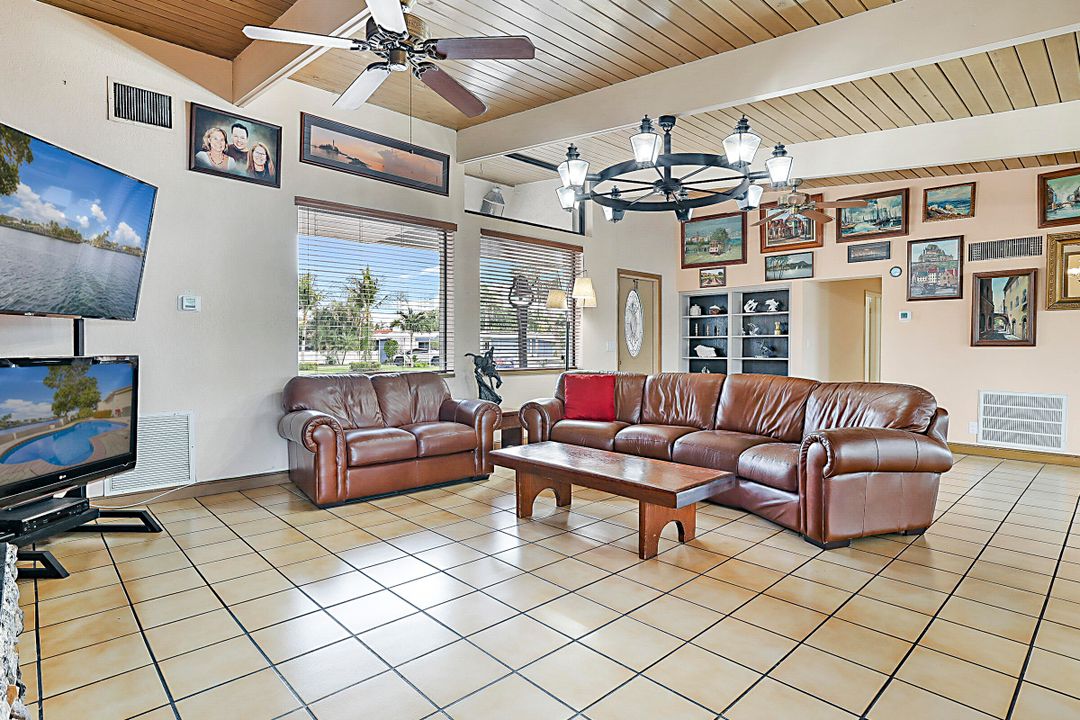 For Rent: $5,000 (2 beds, 1 baths, 2702 Square Feet)