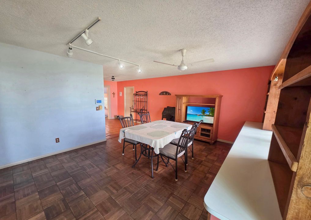 На продажу: $299,000 (3 спален, 2 ванн, 1337 Квадратных фут)