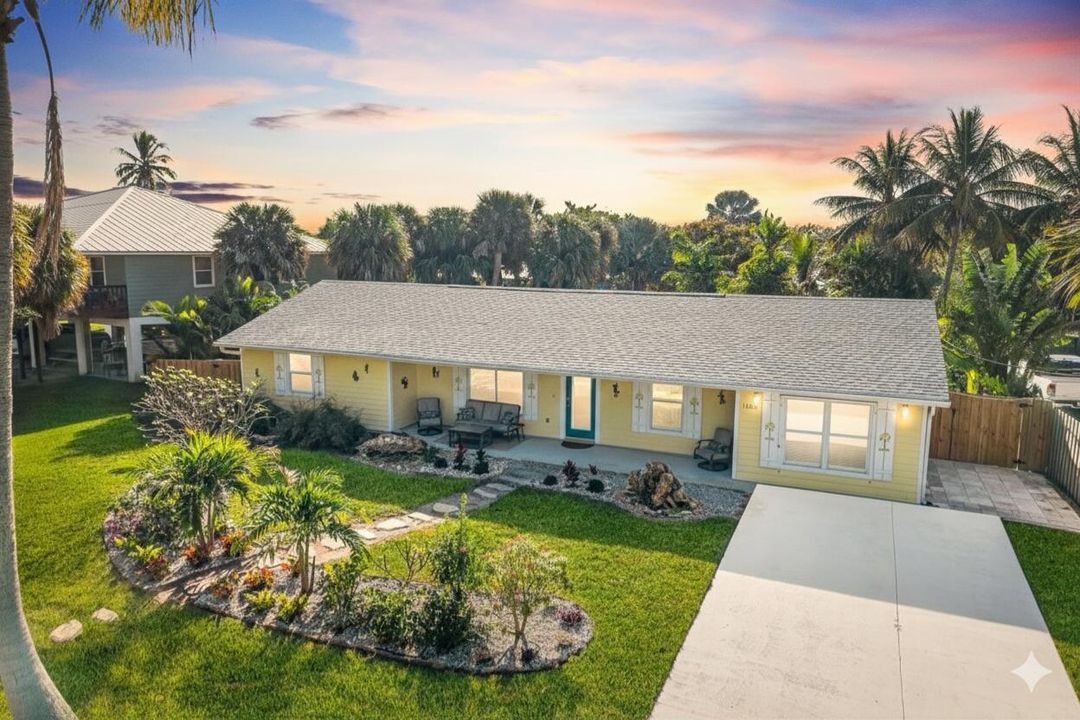 For Sale: $728,000 (3 beds, 2 baths, 1996 Square Feet)