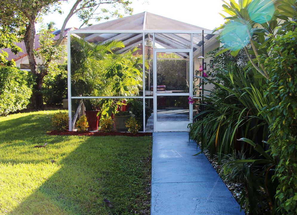 En Venta: $579,900 (3 camas, 3 baños, 2411 Pies cuadrados)