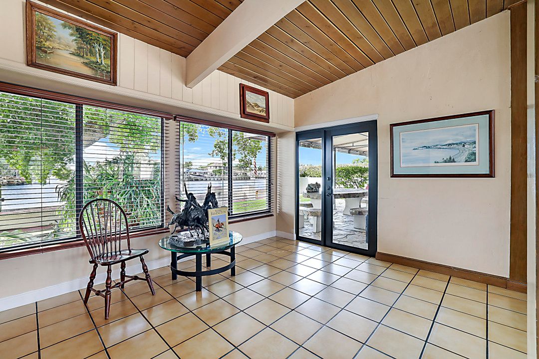 For Rent: $5,000 (2 beds, 1 baths, 2702 Square Feet)