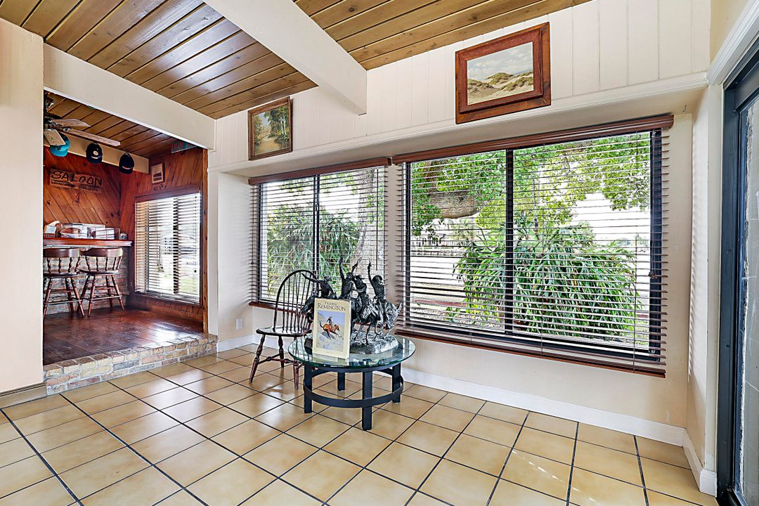 For Rent: $5,000 (2 beds, 1 baths, 2702 Square Feet)