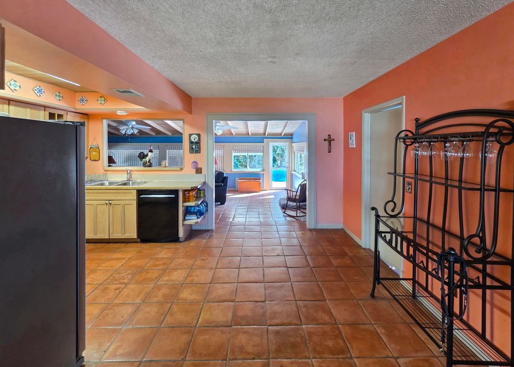 На продажу: $299,000 (3 спален, 2 ванн, 1337 Квадратных фут)