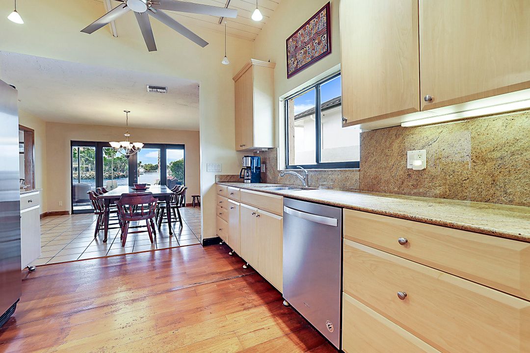 For Rent: $5,000 (2 beds, 1 baths, 2702 Square Feet)