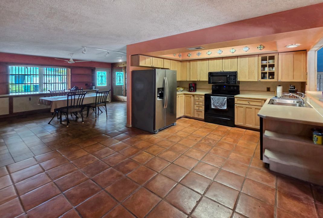 На продажу: $299,000 (3 спален, 2 ванн, 1337 Квадратных фут)