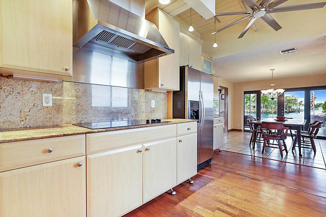 For Rent: $5,000 (2 beds, 1 baths, 2702 Square Feet)