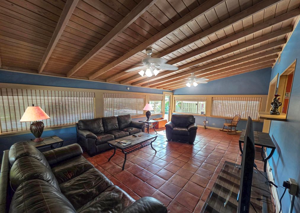 На продажу: $299,000 (3 спален, 2 ванн, 1337 Квадратных фут)