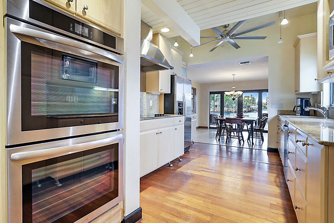 For Rent: $5,000 (2 beds, 1 baths, 2702 Square Feet)