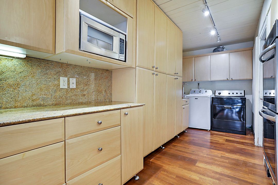 For Rent: $5,000 (2 beds, 1 baths, 2702 Square Feet)