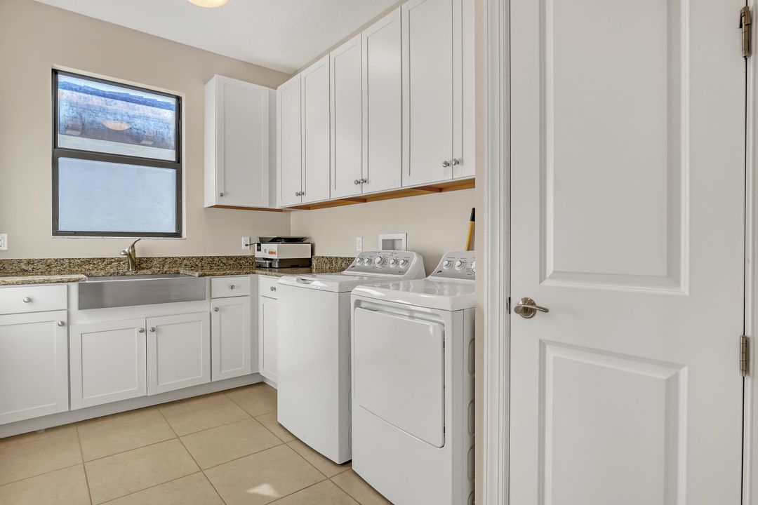 For Sale: $1,489,000 (3 beds, 3 baths, 2966 Square Feet)