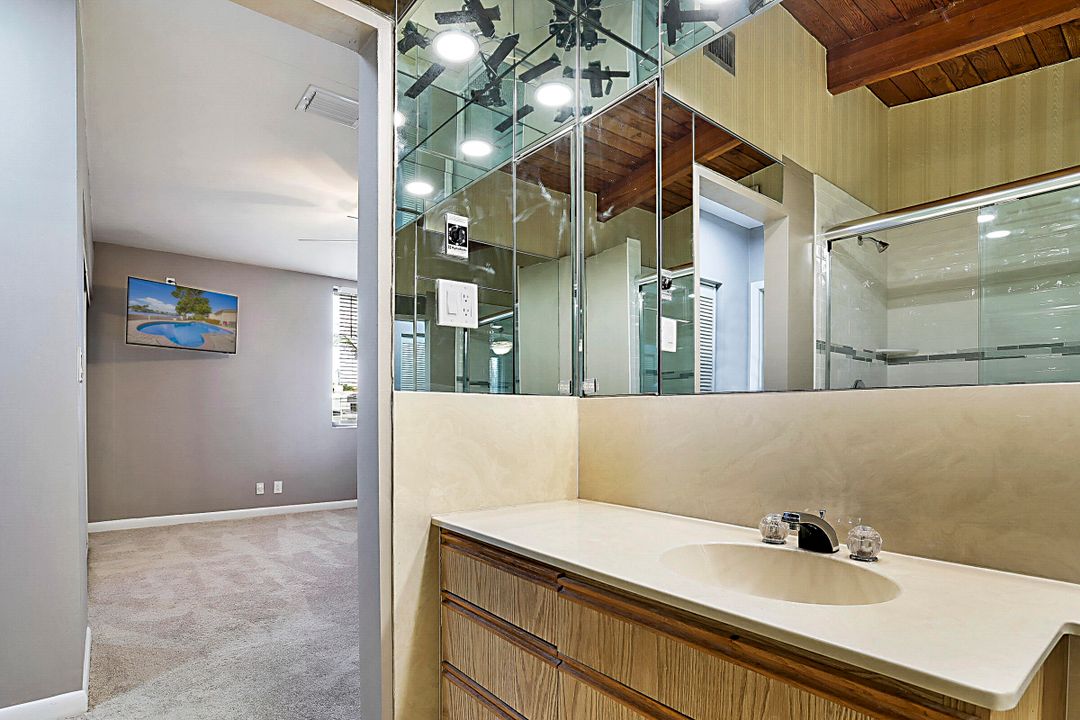 For Rent: $5,000 (2 beds, 1 baths, 2702 Square Feet)