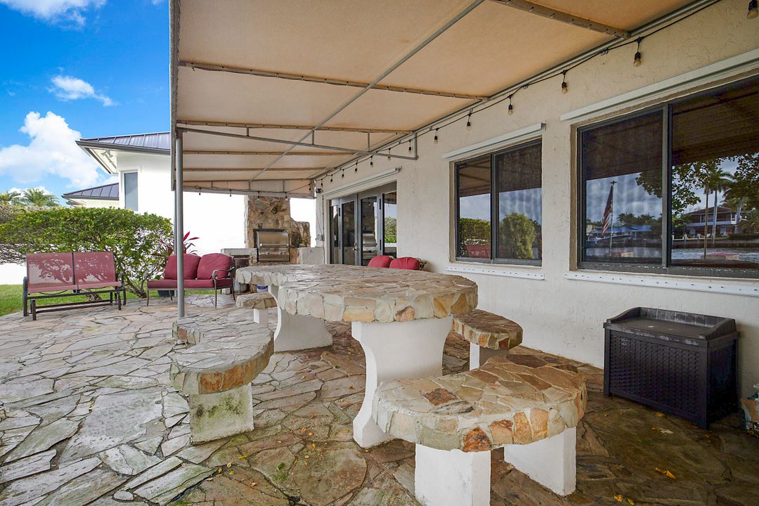 For Rent: $5,000 (2 beds, 1 baths, 2702 Square Feet)