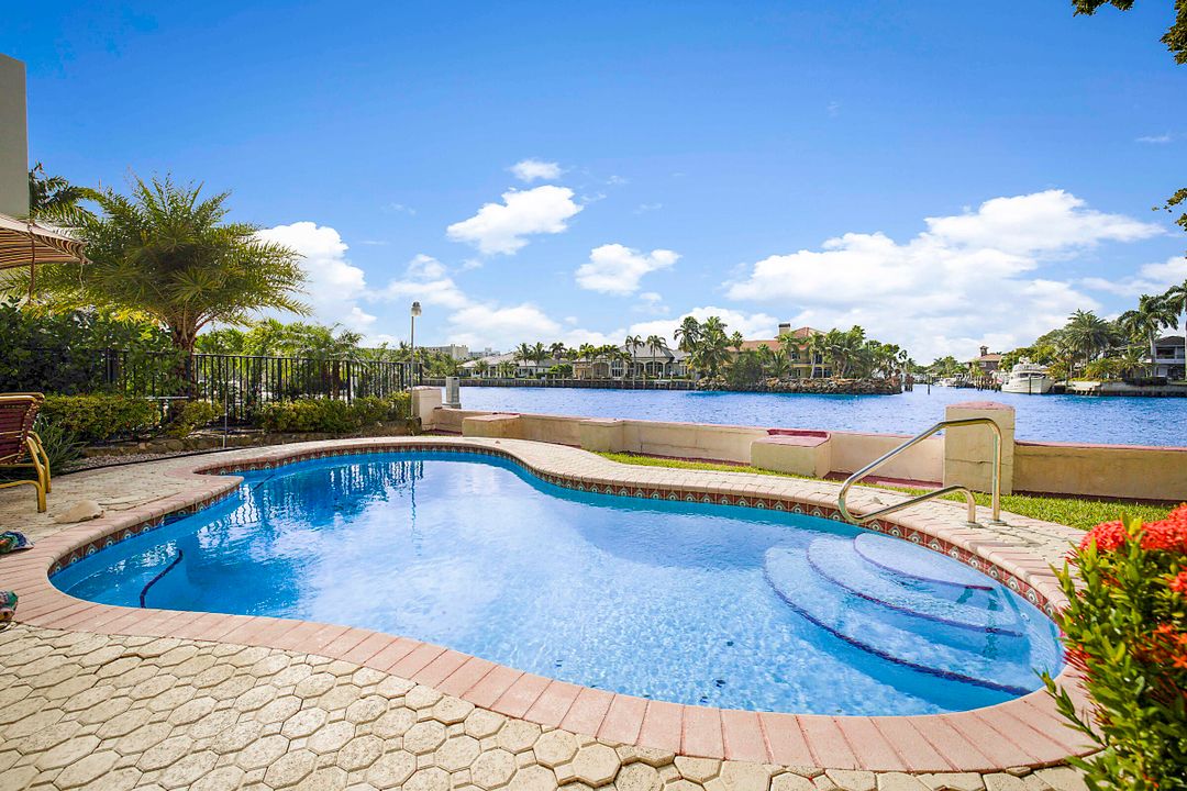 For Rent: $5,000 (2 beds, 1 baths, 2702 Square Feet)