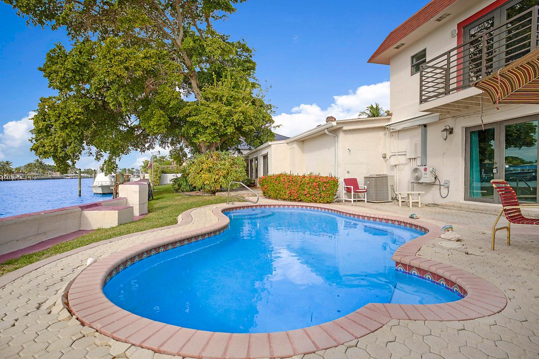 For Rent: $5,000 (2 beds, 1 baths, 2702 Square Feet)