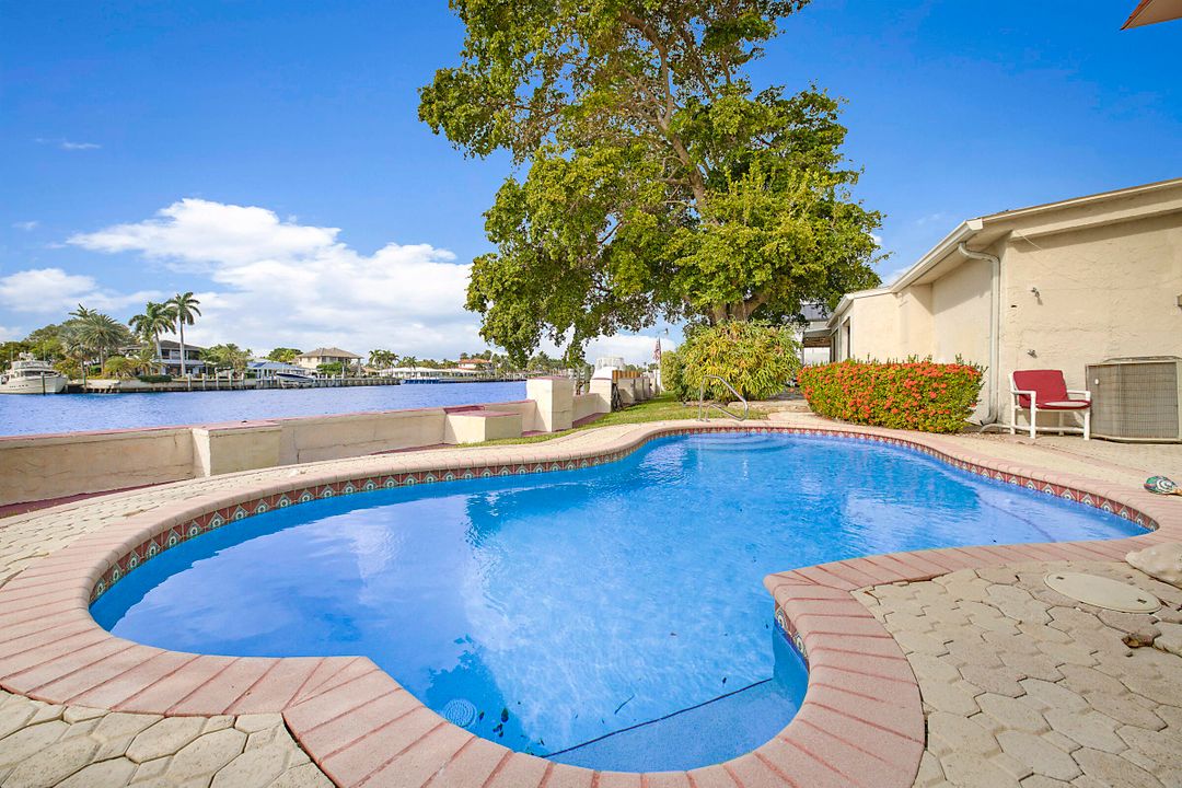 For Rent: $5,000 (2 beds, 1 baths, 2702 Square Feet)