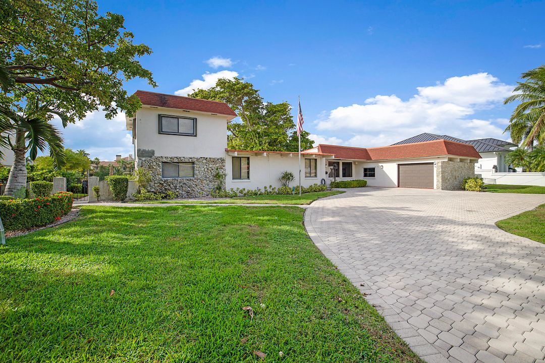 For Rent: $5,000 (2 beds, 1 baths, 2702 Square Feet)