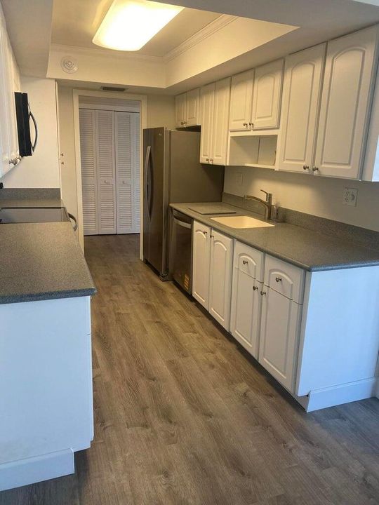 For Sale: $425,000 (2 beds, 2 baths, 1330 Square Feet)