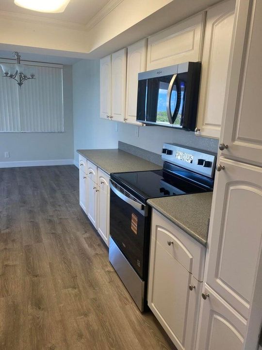 For Sale: $425,000 (2 beds, 2 baths, 1330 Square Feet)