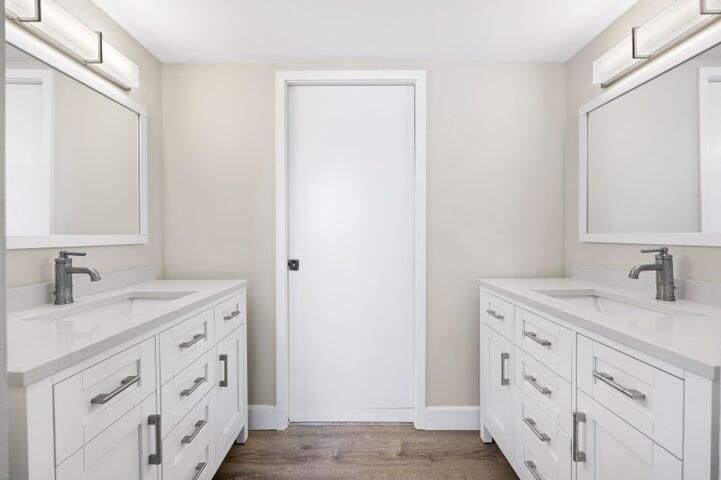 For Sale: $425,000 (2 beds, 2 baths, 1330 Square Feet)