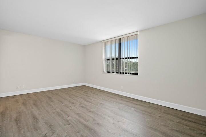 For Sale: $425,000 (2 beds, 2 baths, 1330 Square Feet)