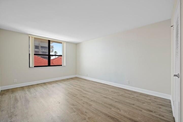 For Sale: $425,000 (2 beds, 2 baths, 1330 Square Feet)