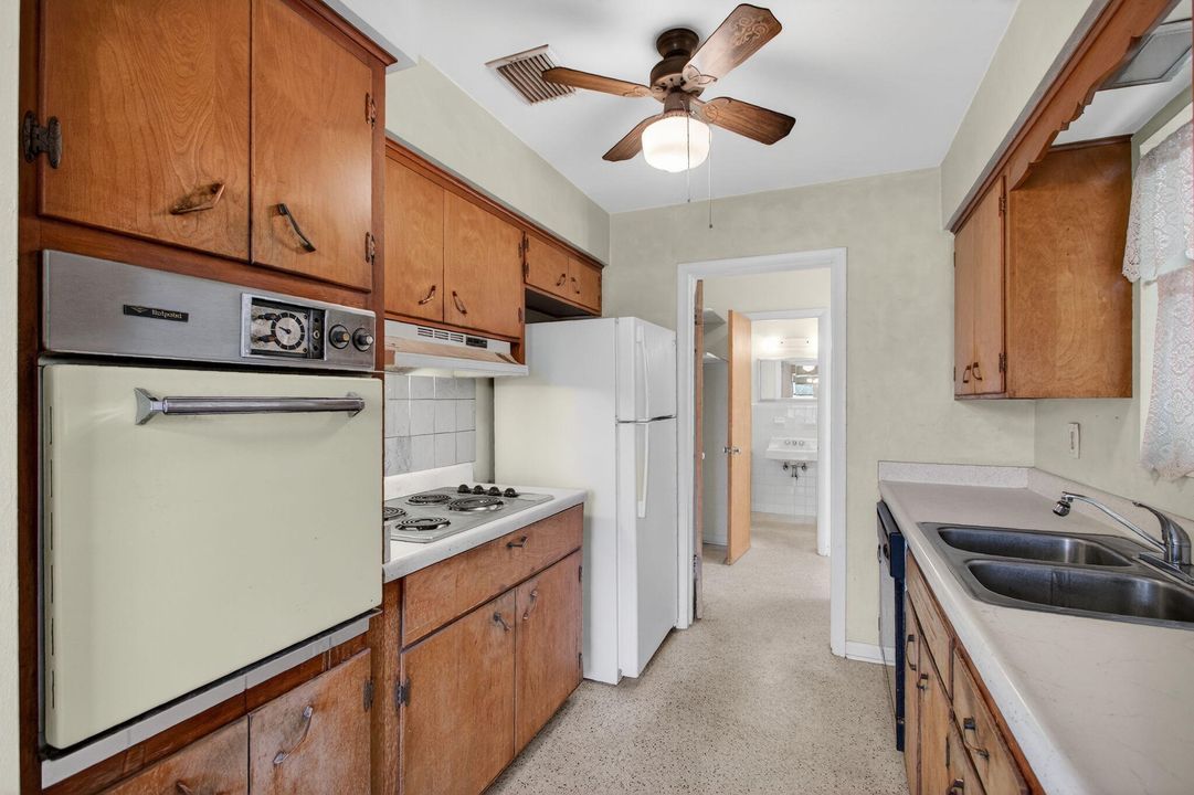 На продажу: $350,000 (3 спален, 2 ванн, 1371 Квадратных фут)