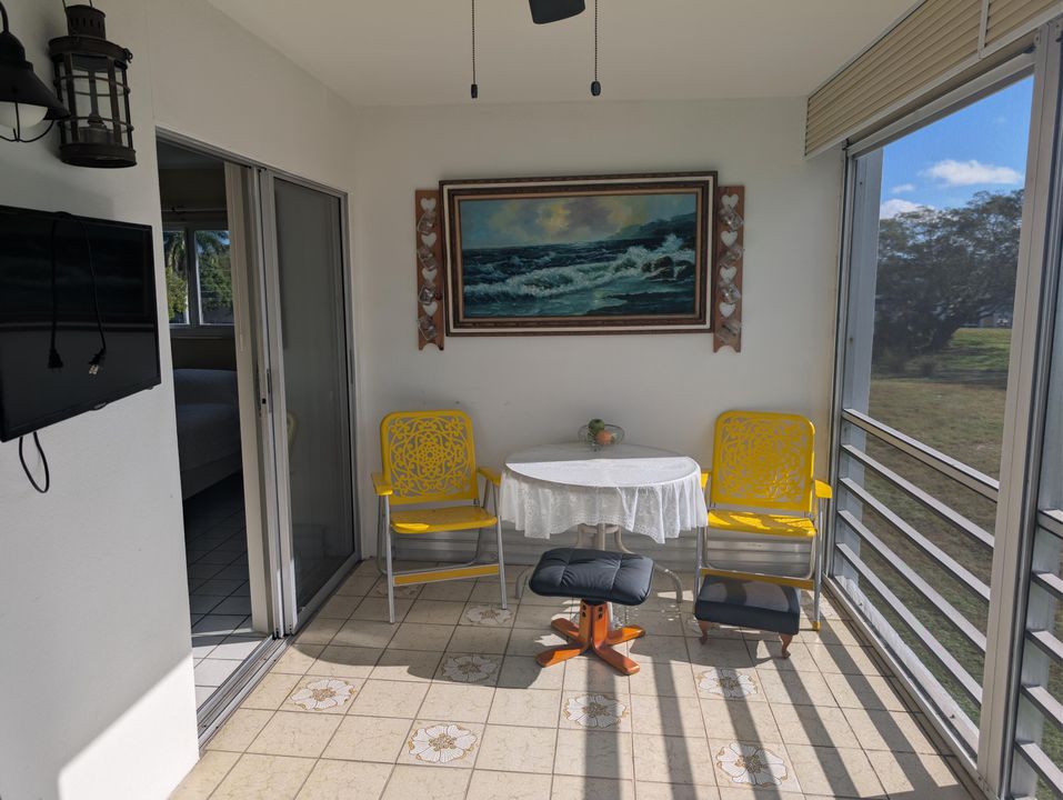 For Sale: $269,000 (2 beds, 2 baths, 1000 Square Feet)