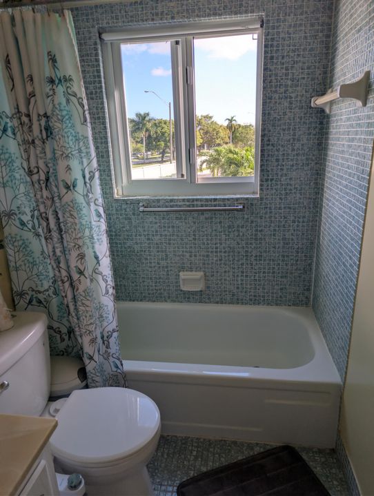 For Sale: $269,000 (2 beds, 2 baths, 1000 Square Feet)