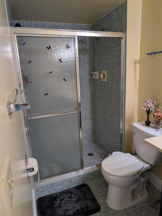 For Sale: $269,000 (2 beds, 2 baths, 1000 Square Feet)