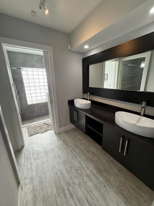 For Sale: $450,000 (2 beds, 2 baths, 1649 Square Feet)