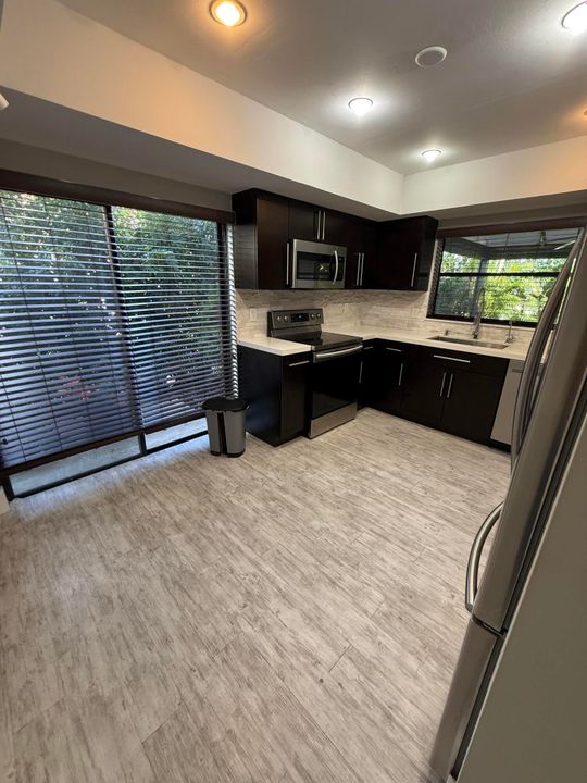 For Sale: $450,000 (2 beds, 2 baths, 1649 Square Feet)