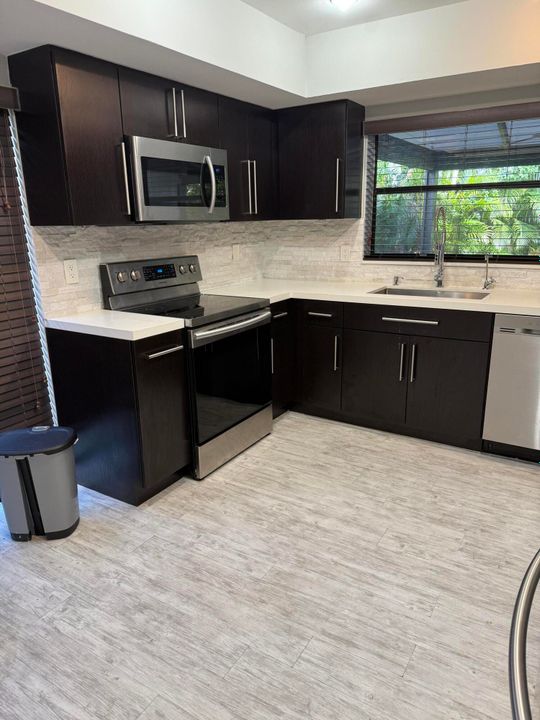 For Sale: $450,000 (2 beds, 2 baths, 1649 Square Feet)