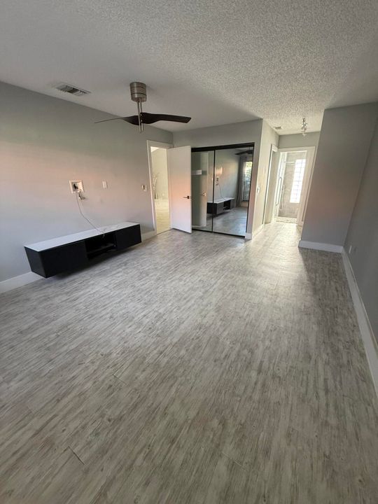 For Sale: $450,000 (2 beds, 2 baths, 1649 Square Feet)